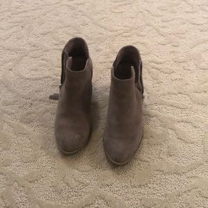 Vionoc gray ankle boots